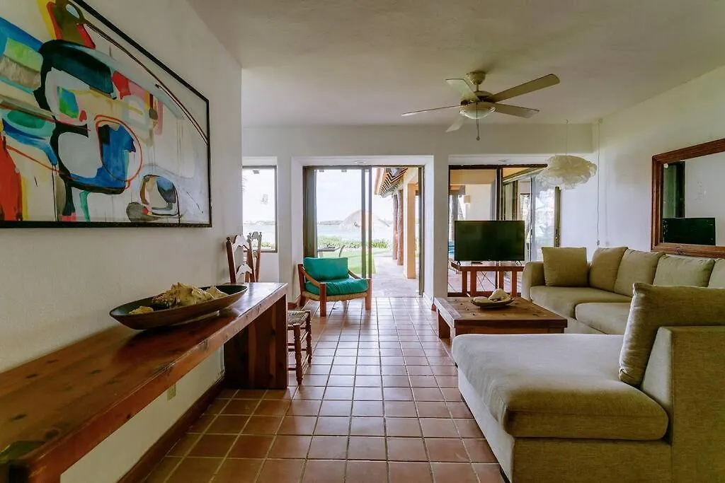Front Beach 3 Bedroom Cozy Apartment 8 Guests Puerto Aventuras