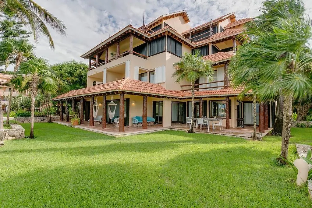 Front Beach 3 Bedroom Cozy Apartment 8 Guests Puerto Aventuras